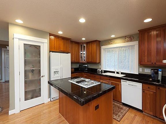 Kitchen/Gas Appl, Pantry