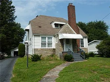 565 N Buhl Farm Dr photo 1