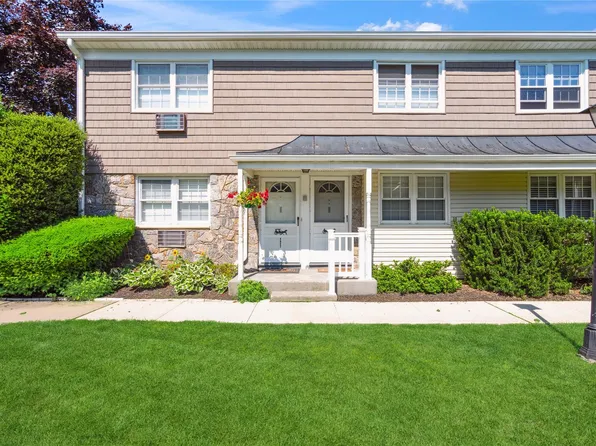 4428 Wilshire Lane #J28, Oakdale, NY 11769