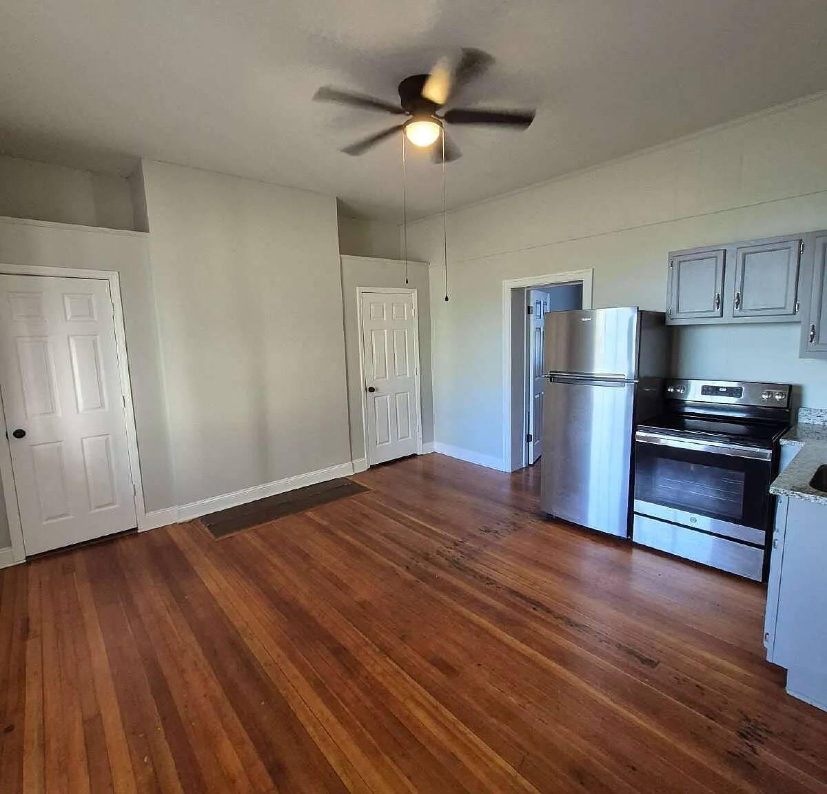 1 bed, 1.0 bath, 630 sqft, $900 — Photo 2