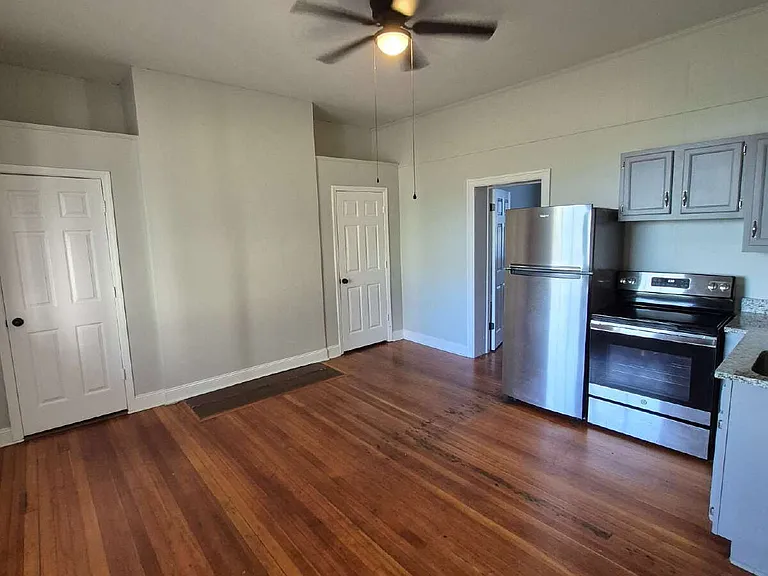 103 Barnhardt Cir #5 — Photo 2