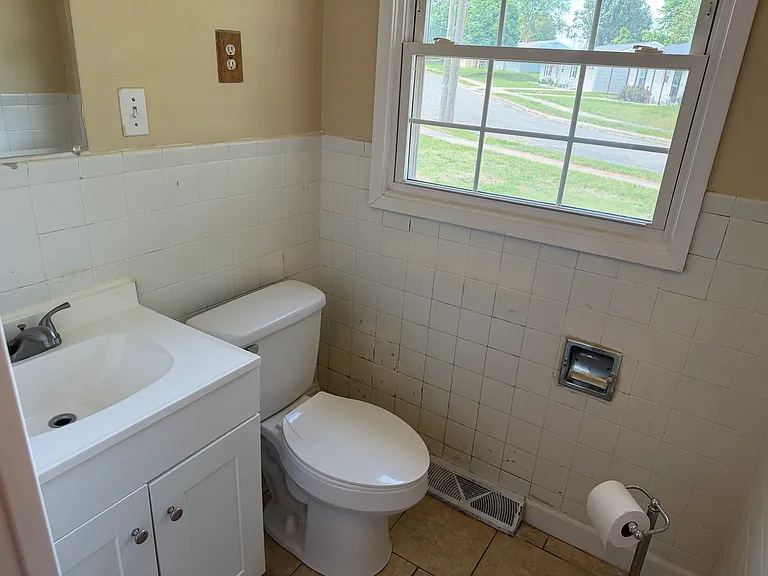 121 Woodgate Cir — Photo 10