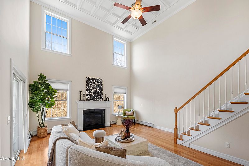 4th image of 11 Goldfoot Road