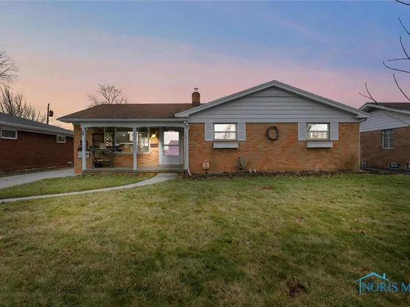 3226 N Eastmoreland Dr, Oregon, OH 43616