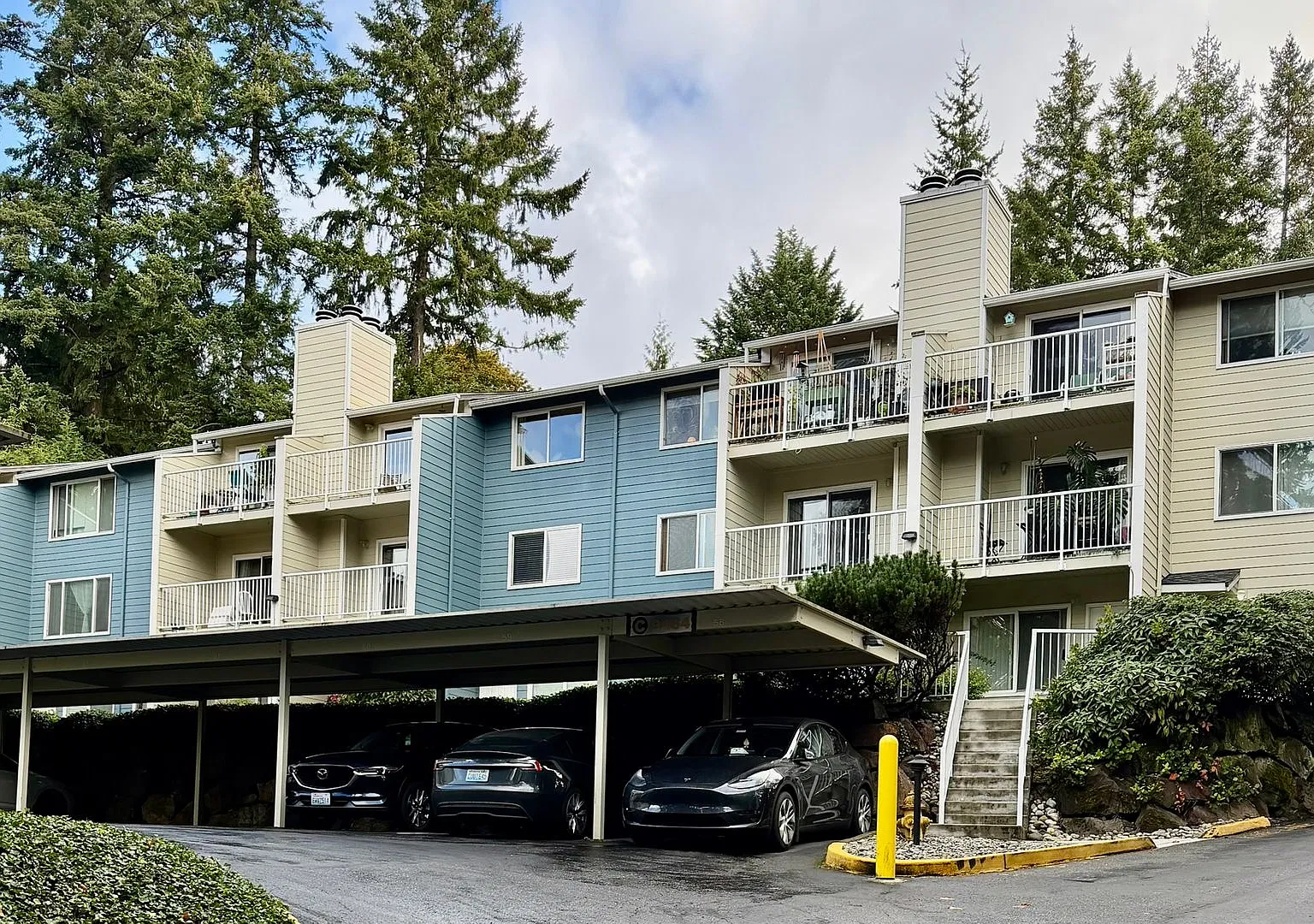 2 Bed 1 Bath Redmond Education Hill neighborhood Condo $1995 per/mo — Photo 1