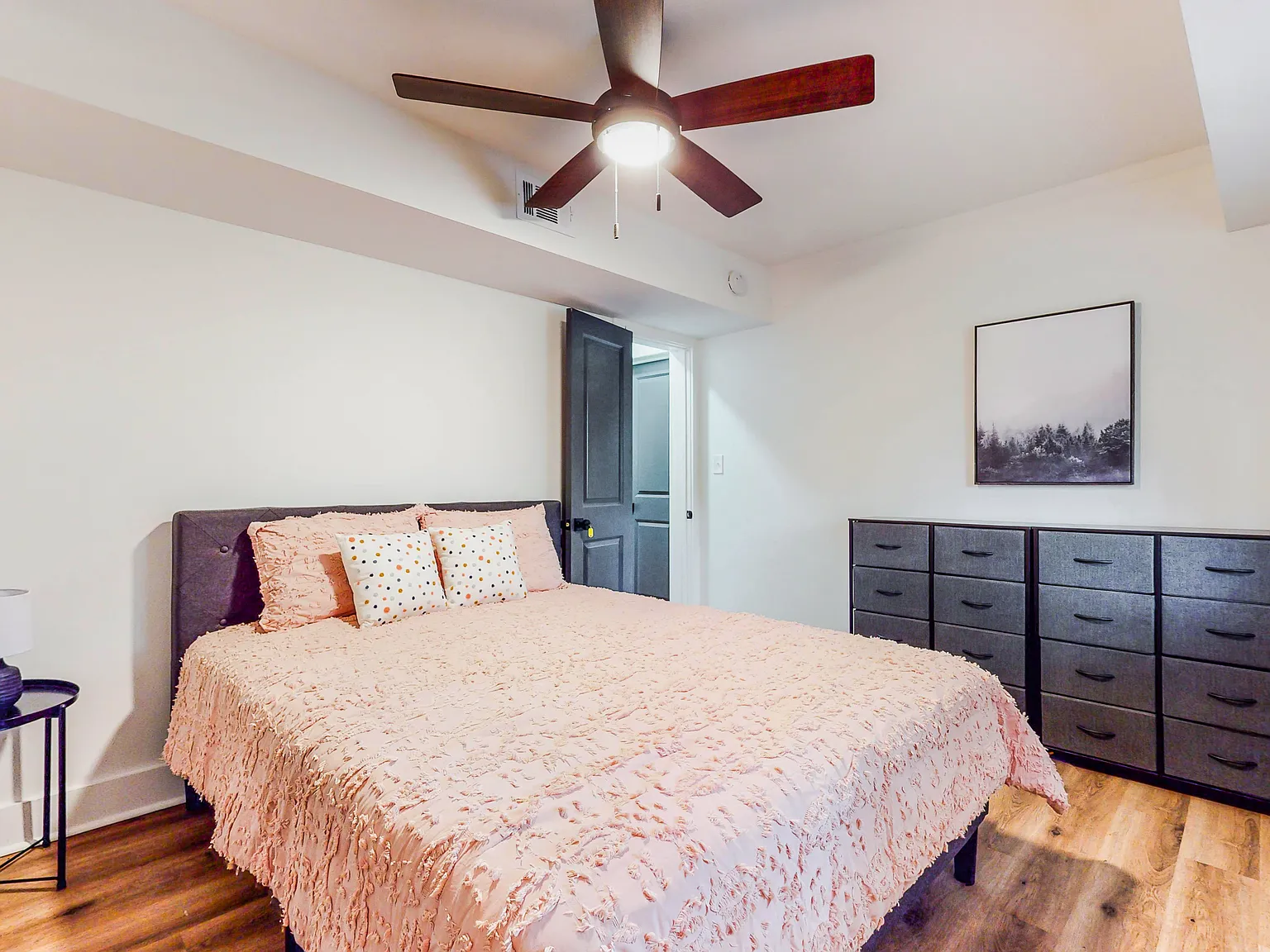 4 bed, 4.0 bath, 1260 sqft, $754 — Photo 1