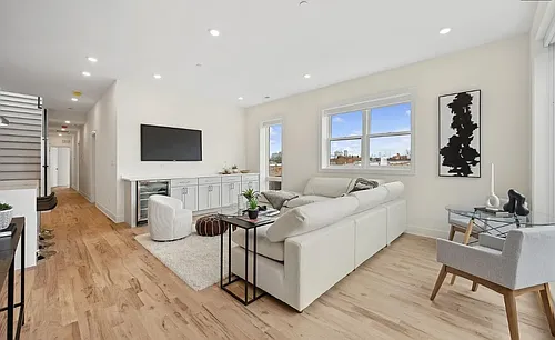 3615 N Wilton Ave #PENTHOUSE Photo 1