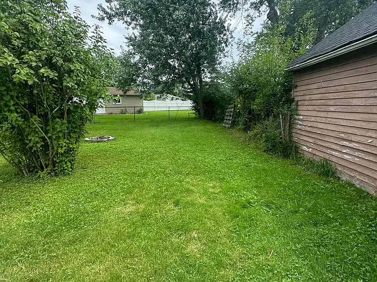 557 Emerson Dr — Photo 21