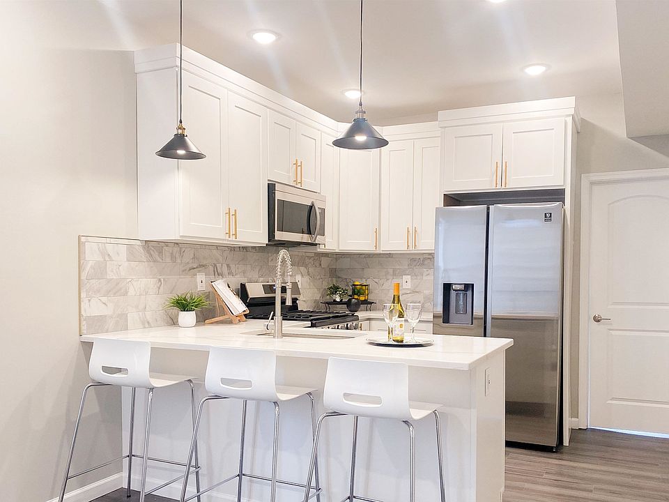 1st image of 93 Roosevelt Ave #1L