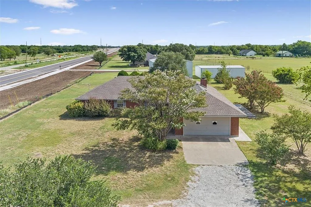 4 bed, 1974 sqft, $2,300 — Photo 2
