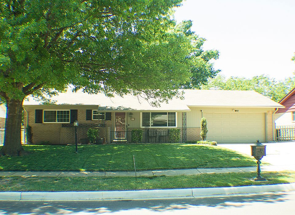 well maintained fescue lawn