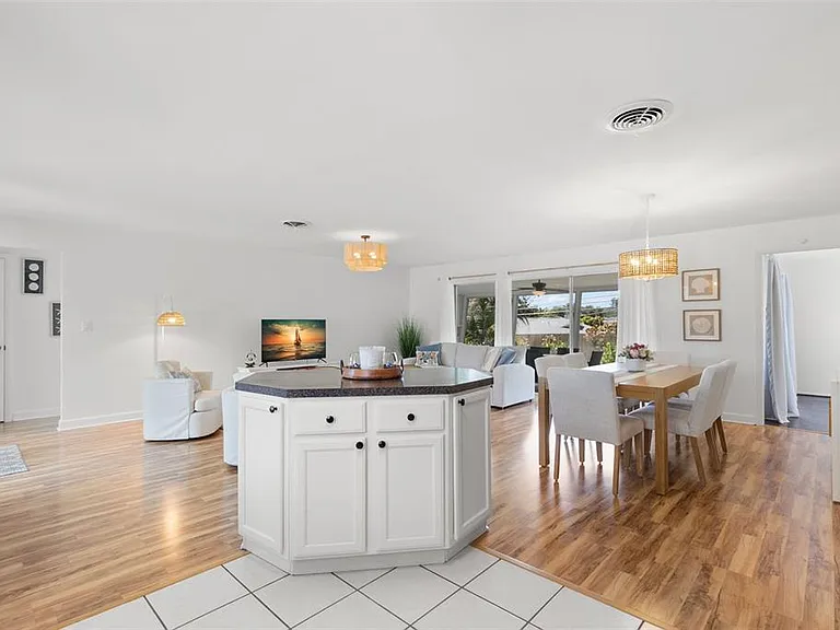 3488 Shady Bluffs Dr — Photo 8