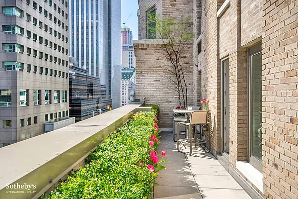 Sold by Sotheby's International Realty | media 3