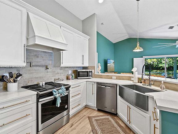 3rd image of 104 Old Jupiter Beach Rd