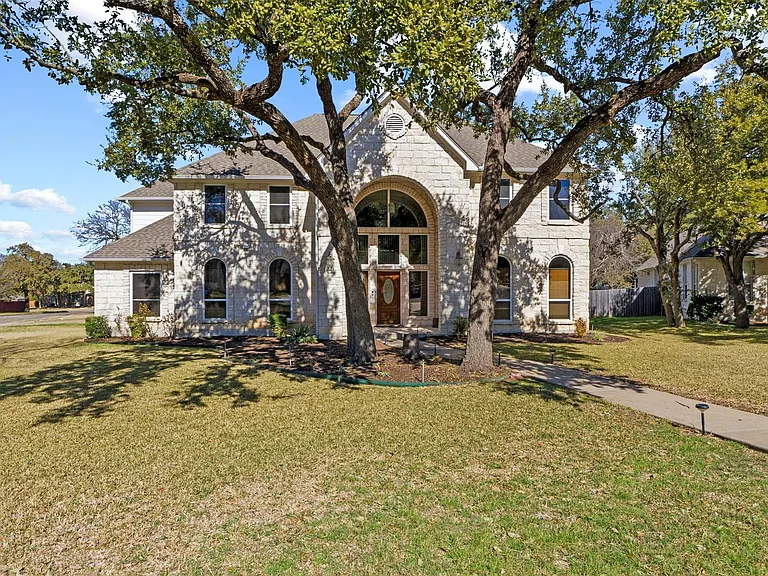 1001 Chickory Ct — Photo 1