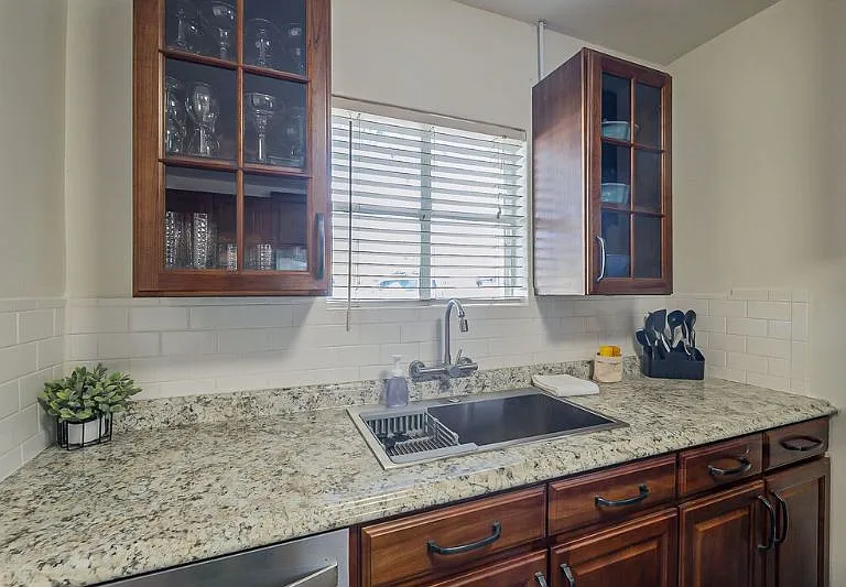 15 W Mission Ln — Photo 8