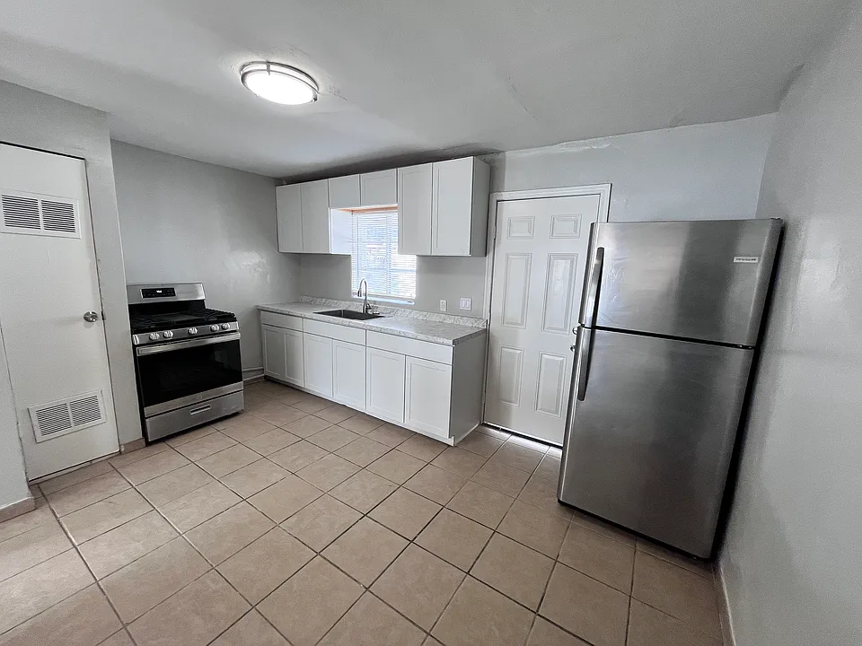 220 E Fort Lowell Rd #2