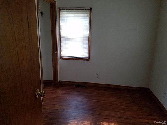4th image of 920 Evans Ave