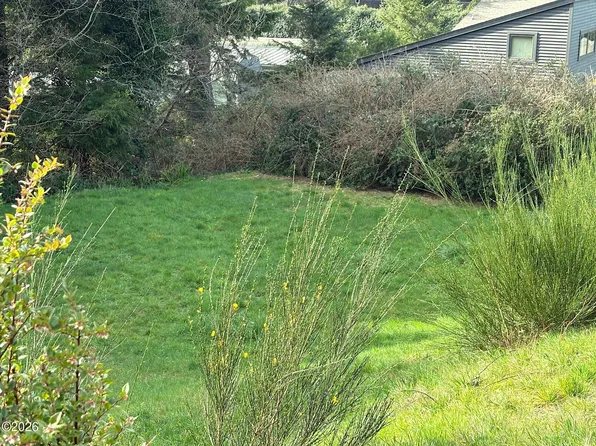 320 Hill Ct, Yachats, OR 97498