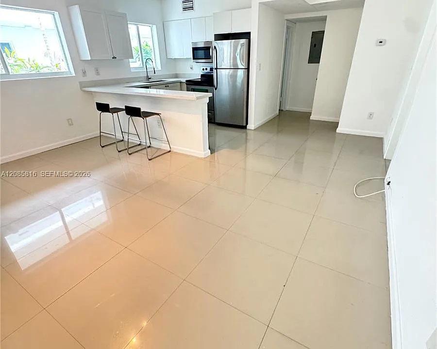 8035 Crespi Blvd #2