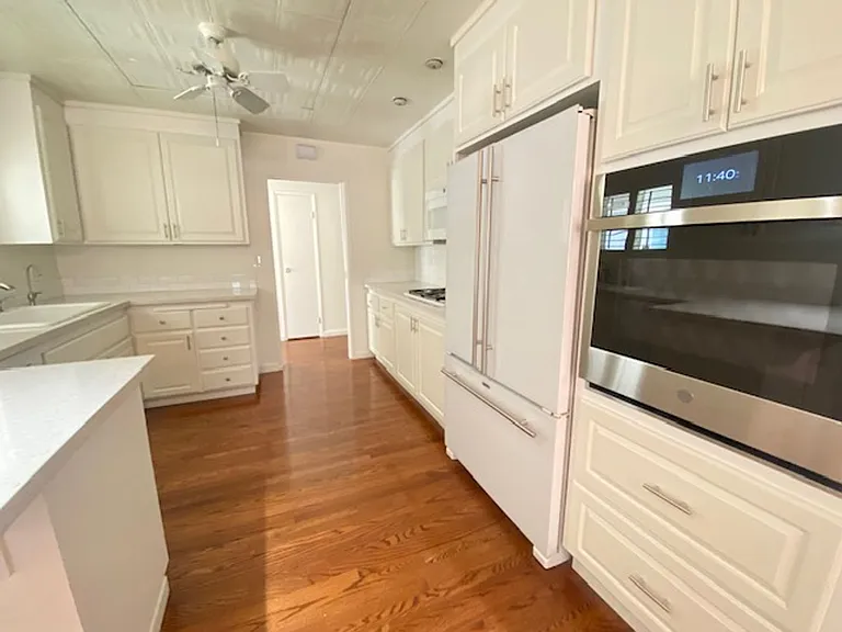 363 Helen Way — Photo 7