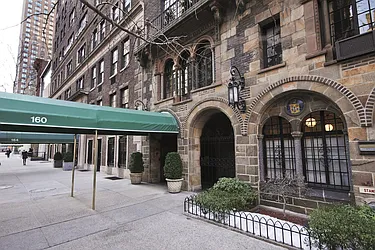 160 East 72nd Street in Lenox Hill