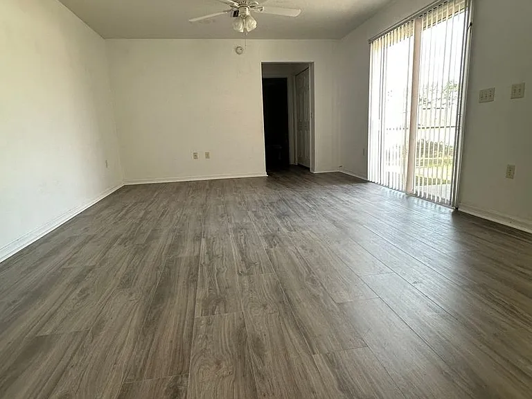 376 Marion Oaks Trl — Photo 4
