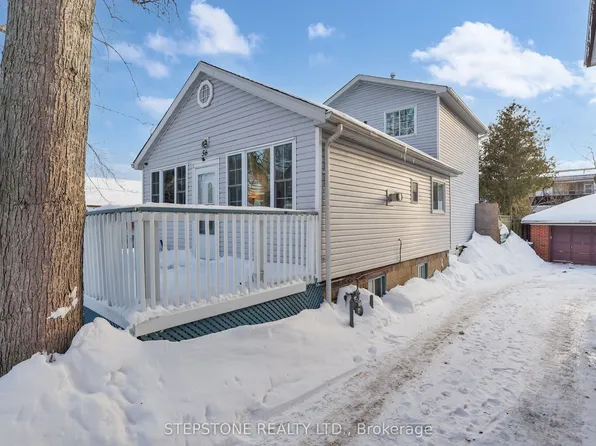 56 41st St, Toronto, ON M8W 3N6