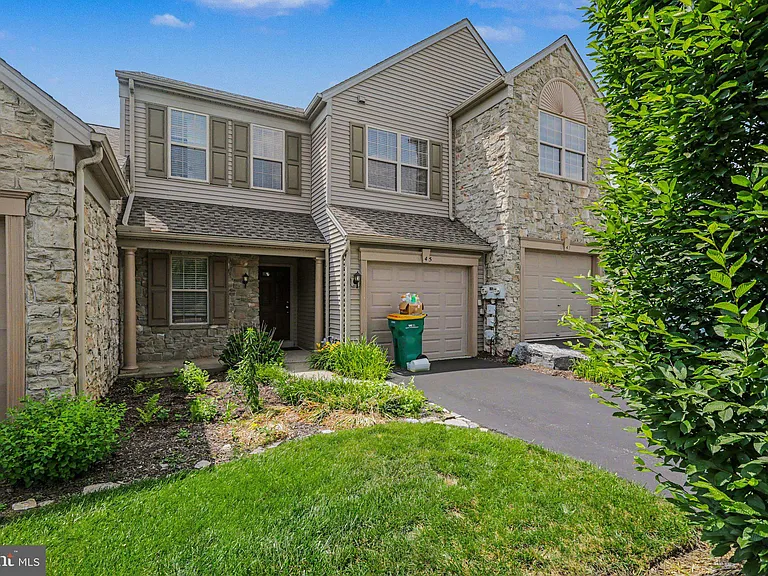 645 Springhouse Ln — Photo 2