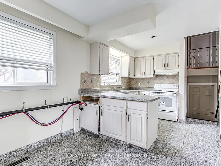 33 Paulvale Cres #UPPER — Photo 13