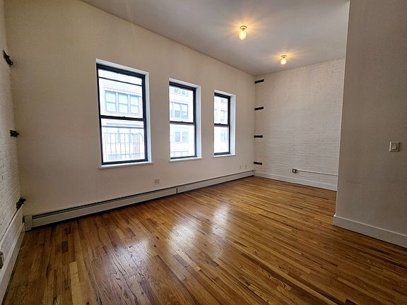 4th image of 54 Willoughby St #5
