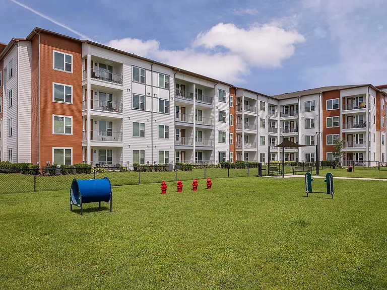 Madison Pointe Apartments — Photo 19