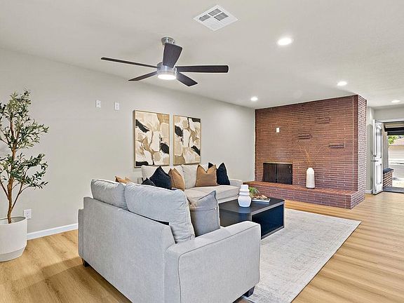 5th image of 909 Malibu Ct