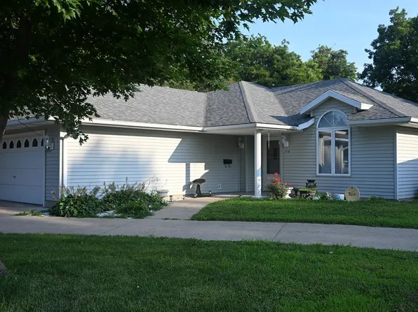 308 E 3rd St, Salisbury, MO 65281