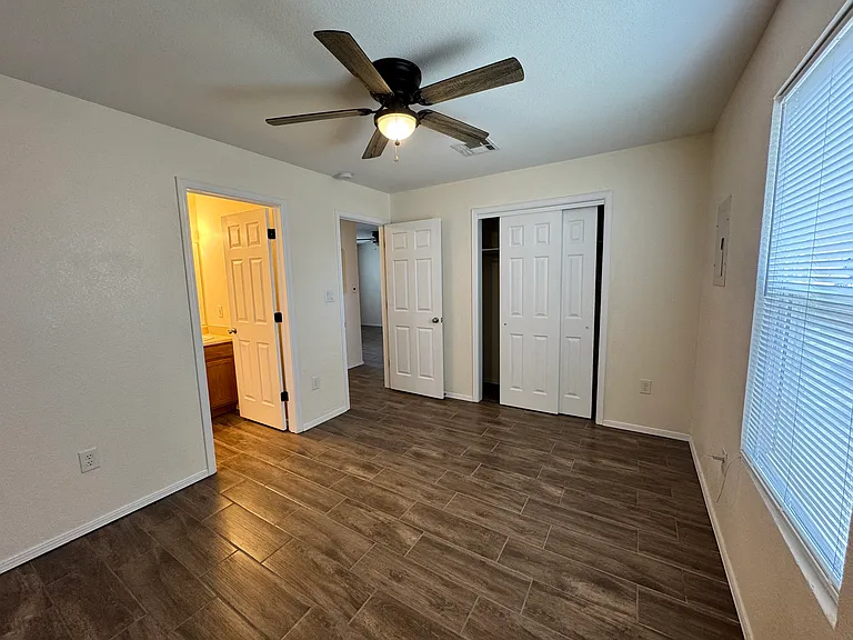 225 Desert Rose Ct #4C — Photo 3
