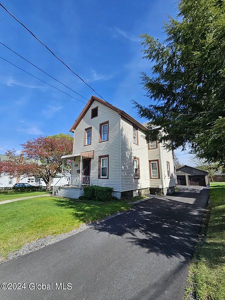 3rd image of 114 Oak Street