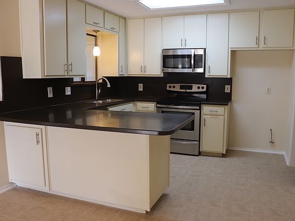 4th image of 732 Parkview Dr