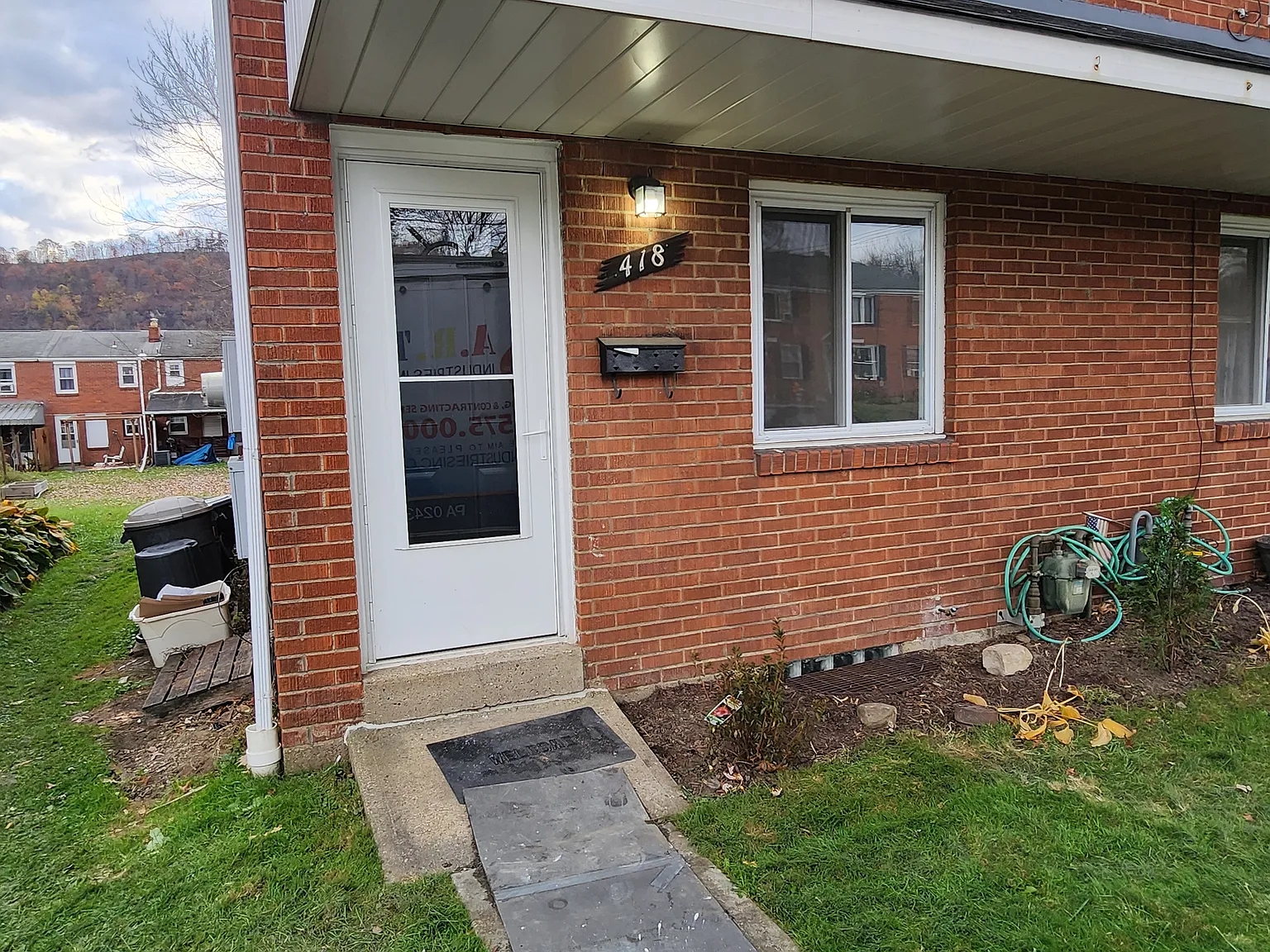 2 bed, 900 sqft, $1,045 — Photo 2