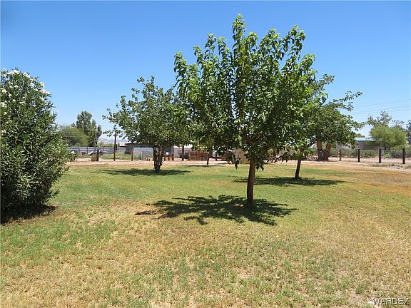 4th image of 1715 E Valley Drive