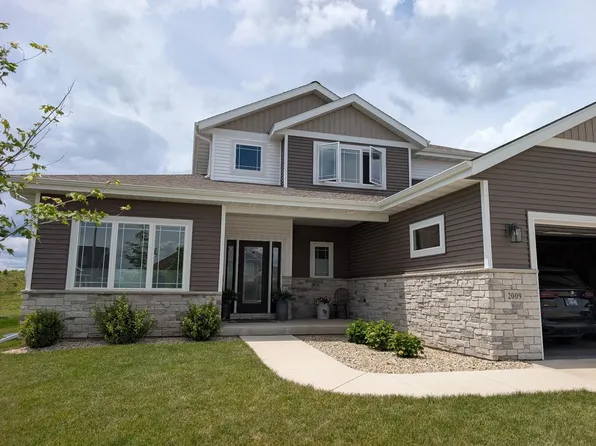 2009 Paris Ln, Cottage Grove, WI 53527