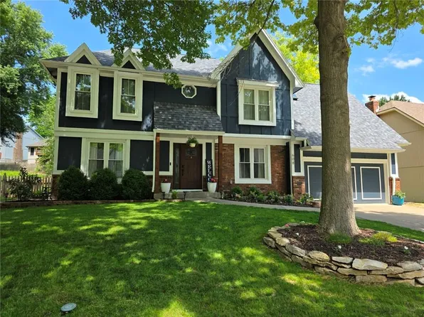 608 Butternut Ln, Liberty, MO 64068