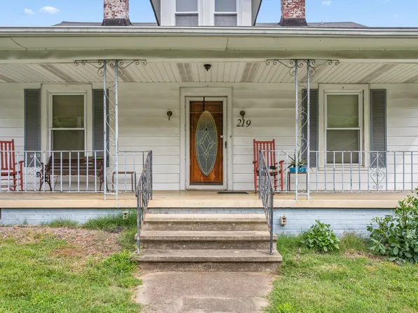 219 W Parker St, Graham, NC 27253