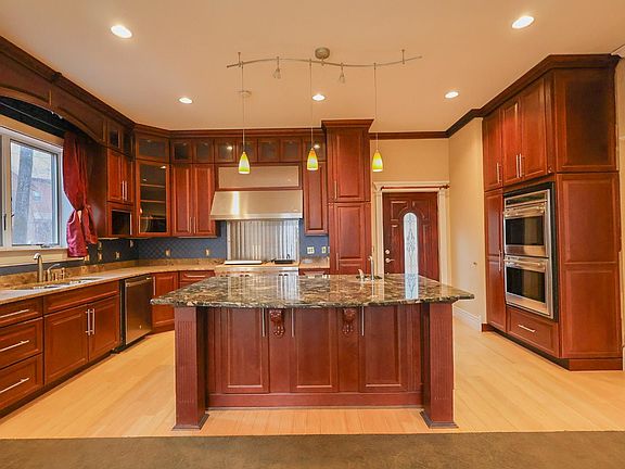 4th image of 67 Anderson Pond Rd