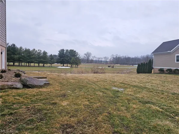 28 Shores Dr, Youngstown, OH 44514