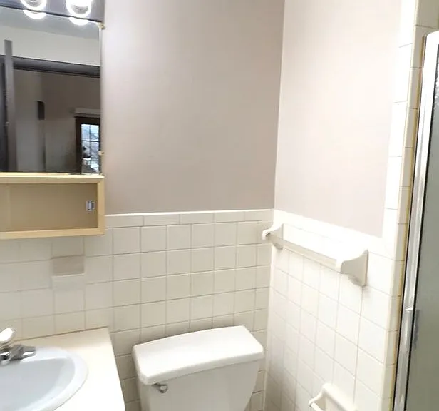 Camelot Village Apartments — Photo 18
