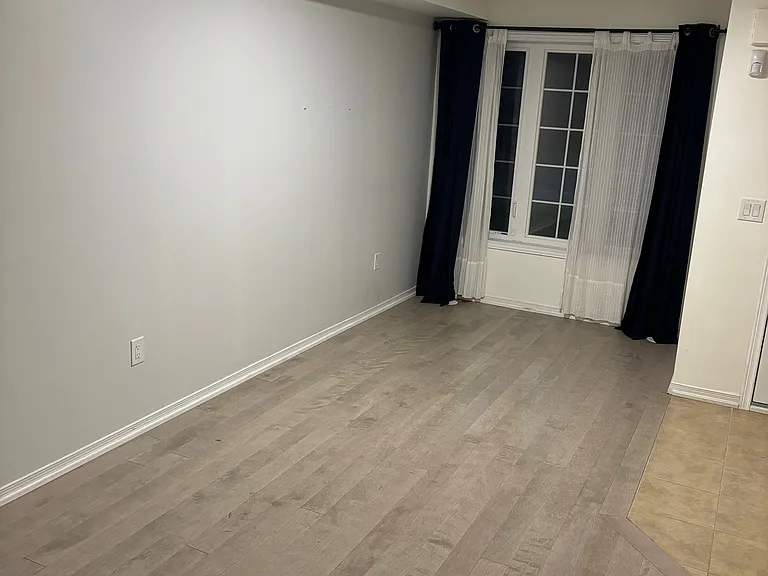 5241 Major Mackenzie Dr E — Photo 1