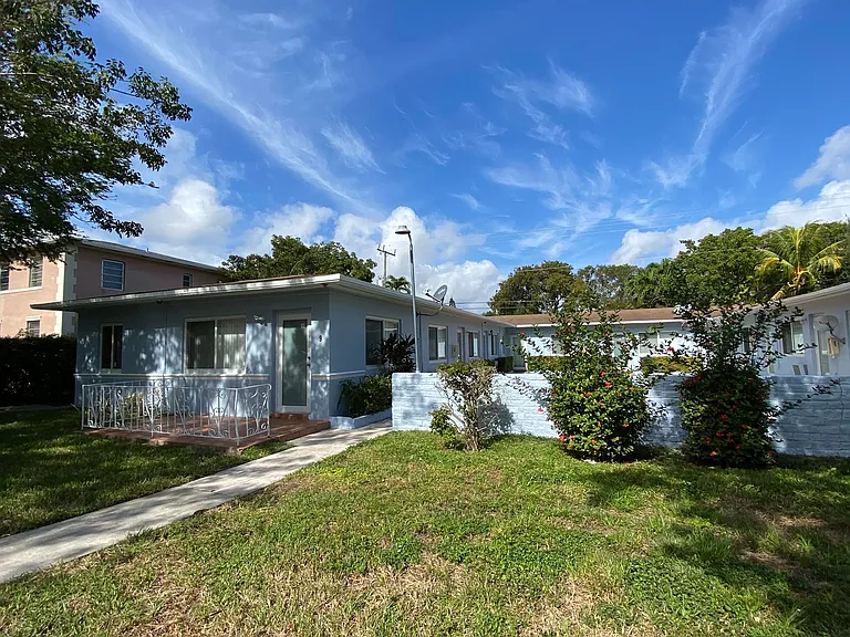 2535 SW 27th St — Photo 6