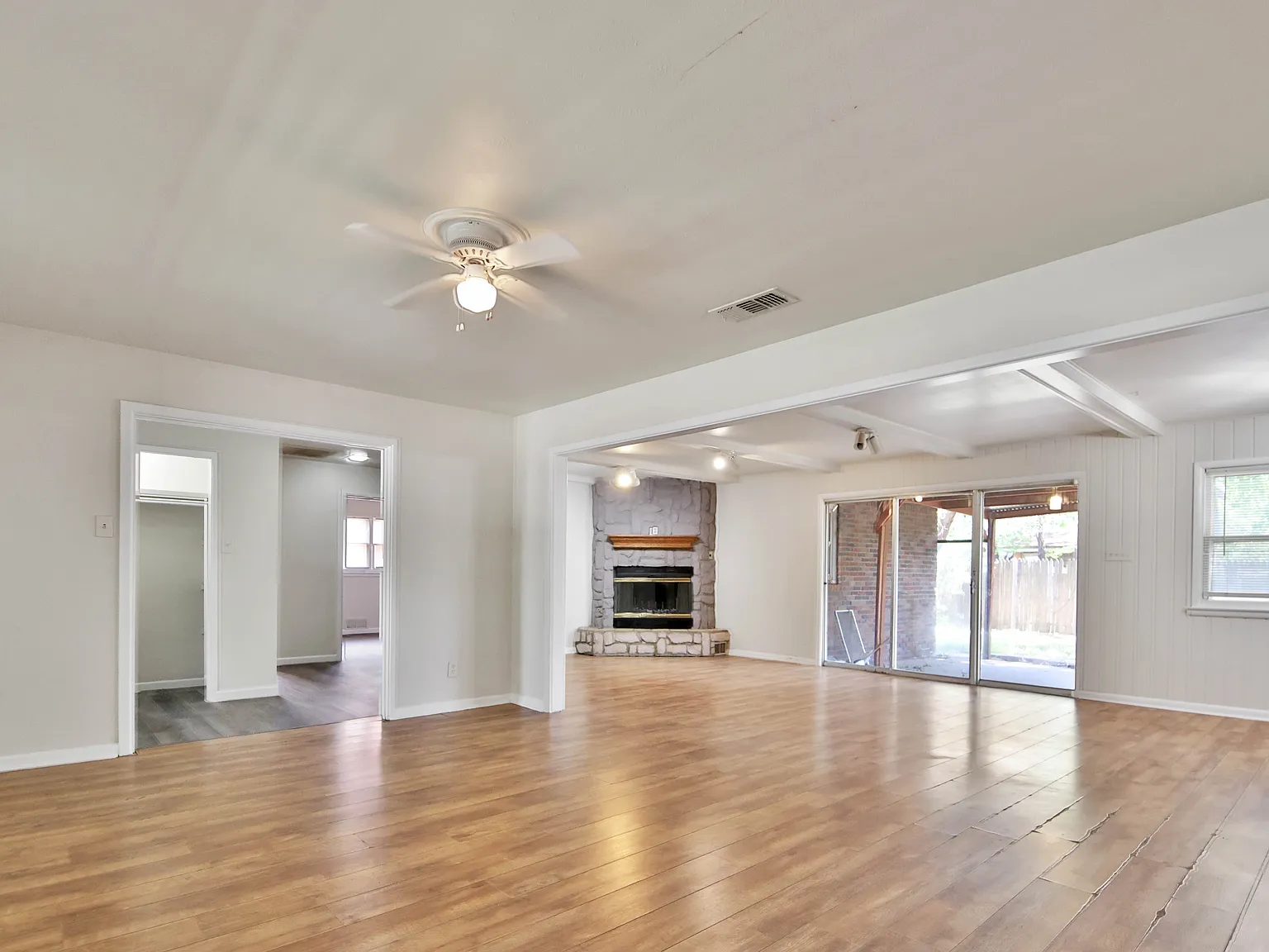 3 bed, 1956 sqft, $1,800 — Photo 4