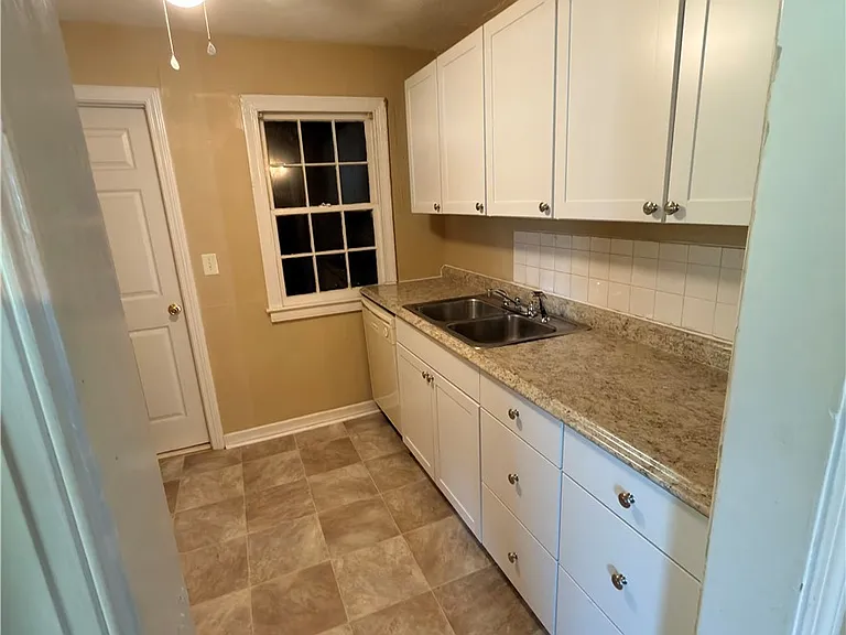 207 Willborough Ave — Photo 9