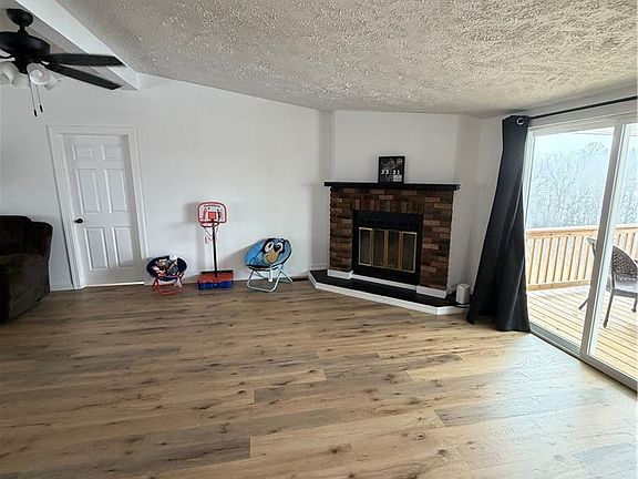 5th image of 208 Jefferson Blvd